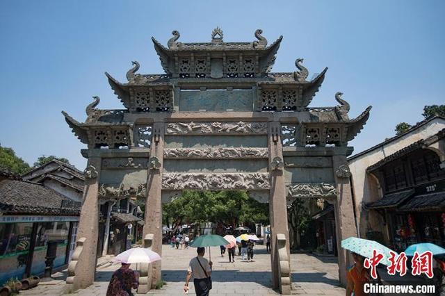 红色鹦鹉逃脱